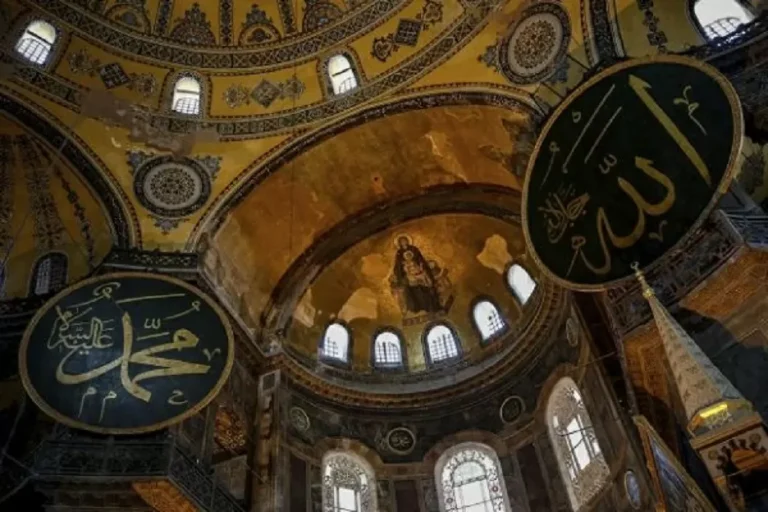 masjid-hagia-sophia-turki-mengenal-toleransi-islam-di-dalam-masjid-gdi.webp.webp